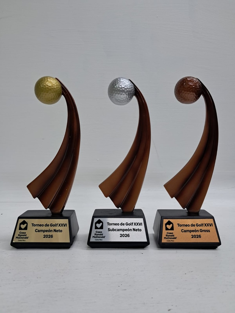 Figura con pelota de golf
