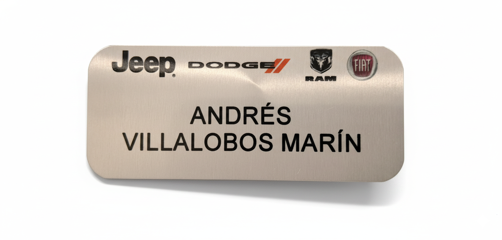 Gafete personalizado en aluminio sublimado 7 x 2.5 cm