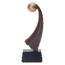 Figura con pelota de golf